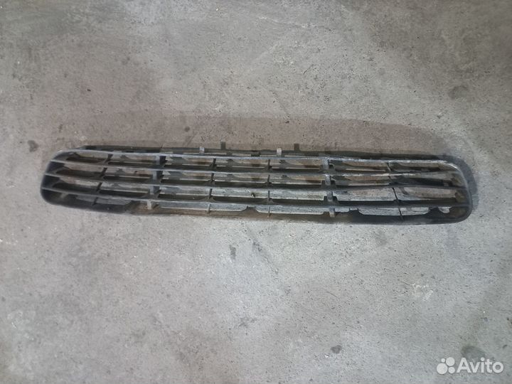 Решетка переднего бампера Hyundai Elantra 3 XD