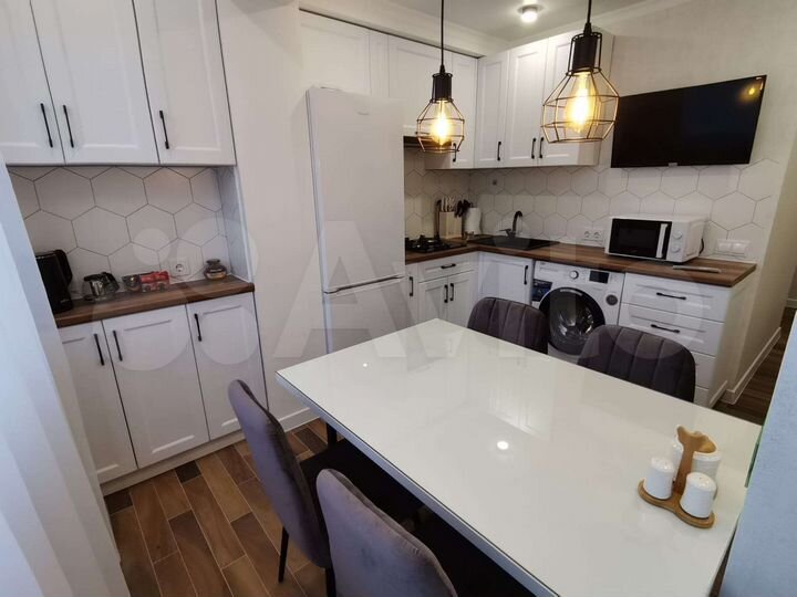 2-к. квартира, 54 м², 3/6 эт.
