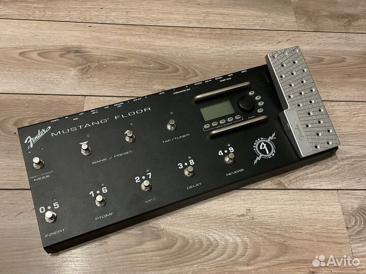 Fender Mustang Floor гитарный процессор