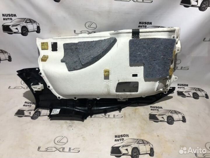 Обшивка багажника задняя правая Lexus Rx 350