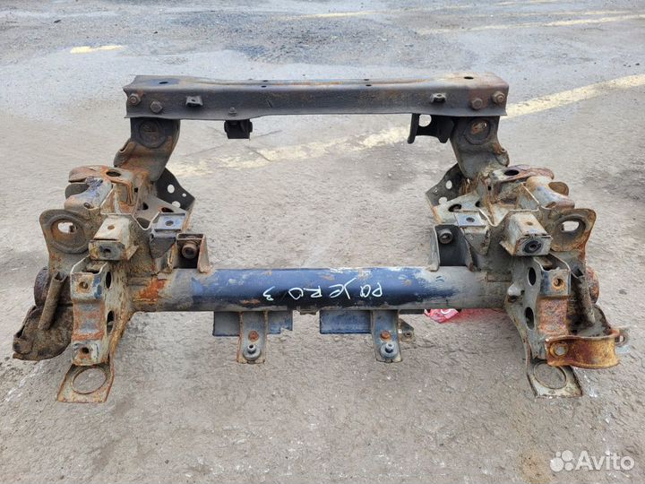 Подрамник передний на Mitsubishi Pajero 3 V6