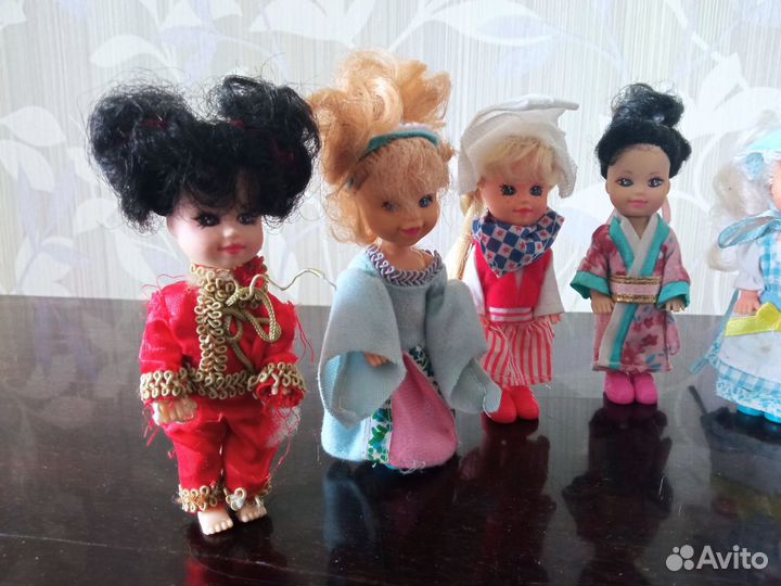 Набор из 12 кукол в национальных костюмах