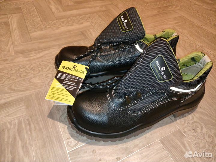 Продам ботинки