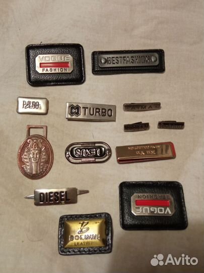 Нашивки и кнопки на одежду