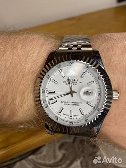 Часы Rolex с белым циферблатом
