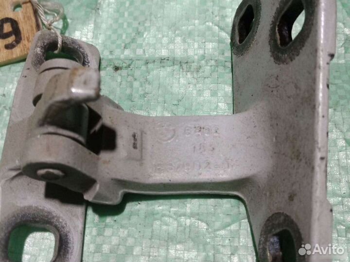 Петля багажника левая Bmw X5 E53 внедорожник 4.4I