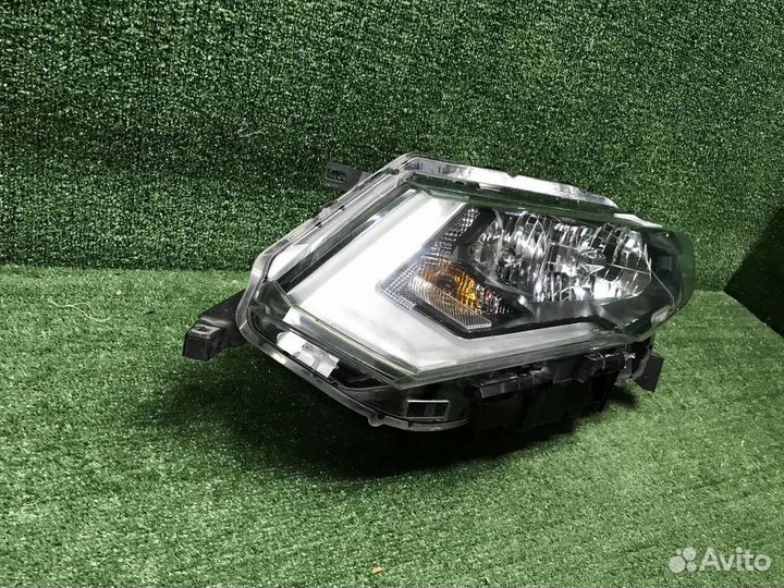 Фара левая Nissan X-Trail