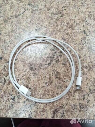 Зарядка на iPhone кабель