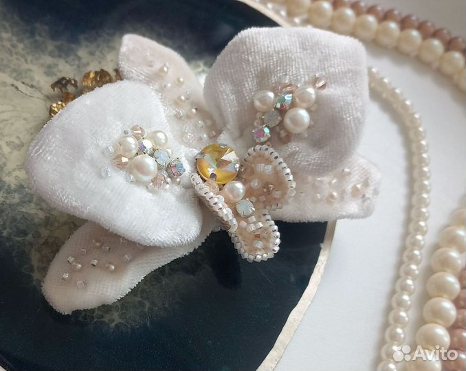 Брошь ручной работы 