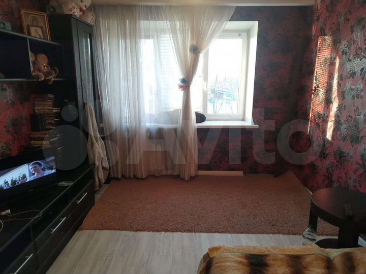 Доля в 2-к. квартире, 45 м², 2/4 эт.