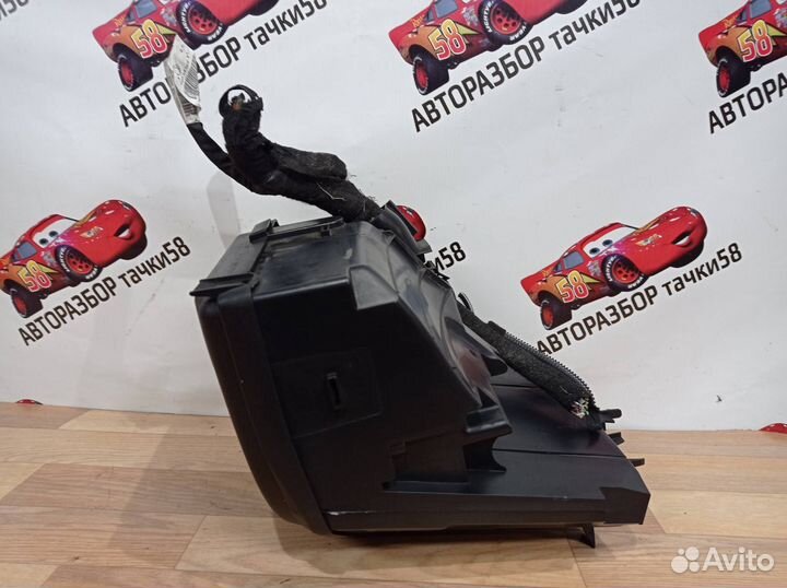 Блок предохранителей под капот Citroen C4 2 B7