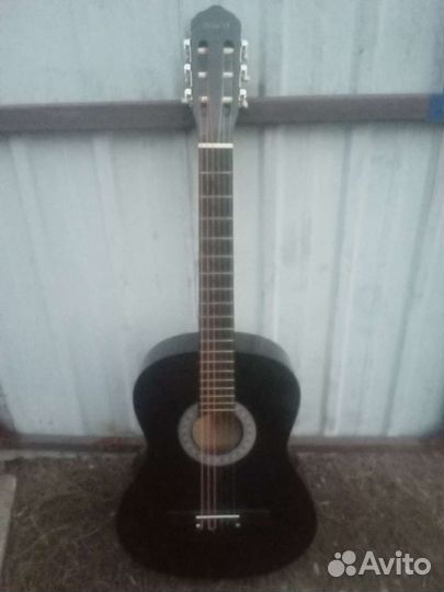 Акустическая гитара