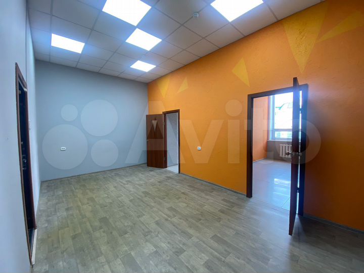 Офисный блок на пр.К.Маркса, 3 эт., 45 м2, метро