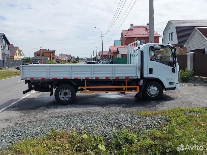 Бортовой грузовик Isuzu Elf, 2024