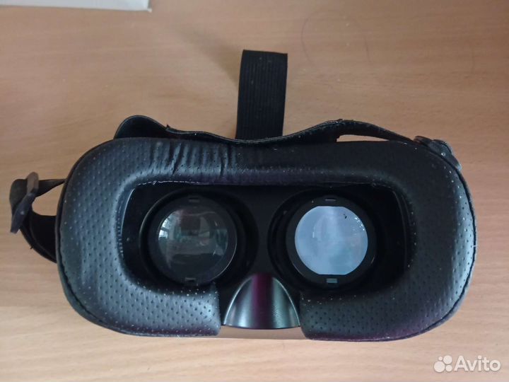 Virtual reality glasses