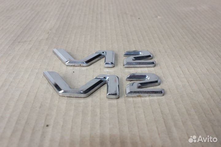 Эмблема V12 2шт. Mercedes S-Class W140