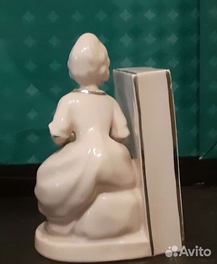 Букенд. Держатель книг. Фарфор