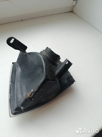 Поворотник на Ниссан primera правый