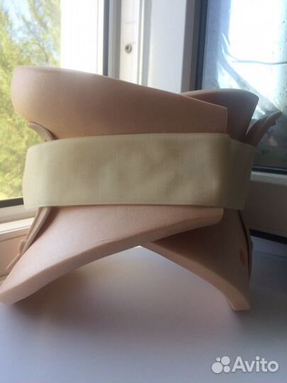 Бандаж шейный с отверстием над трахеей T4 L