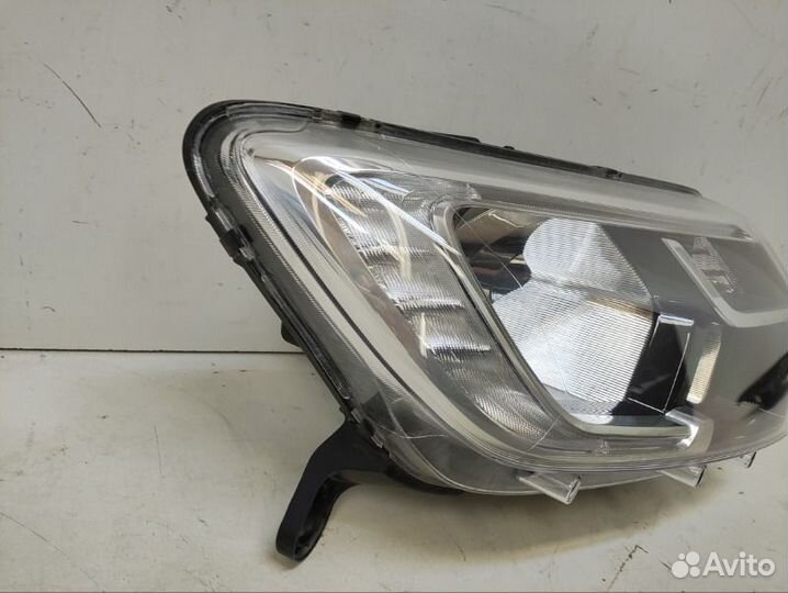 Фара правая Renault Logan 2 2018