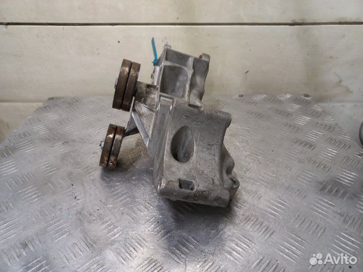 Кронштейн генератора Volkswagen Bora 1.6 16V