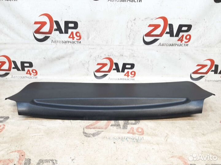 Nissan Note обшивка двери багажника