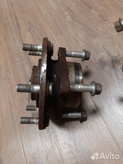 Ступица передняя Mitsubishi Pajero 4 3.2D 2007