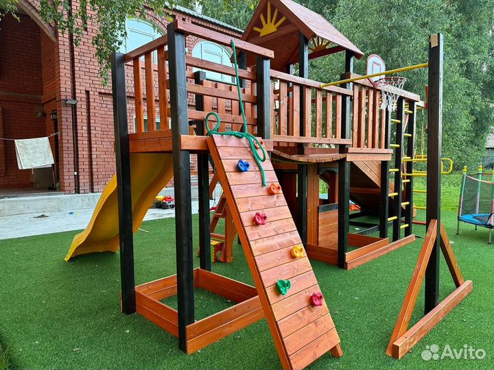 Детская площадка с горкой