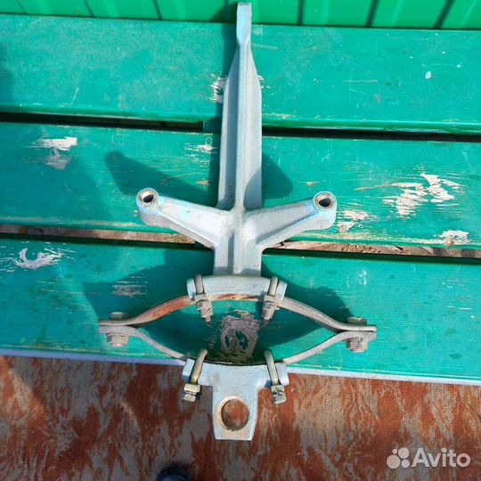 Кронштейн с амортизатором от тележки