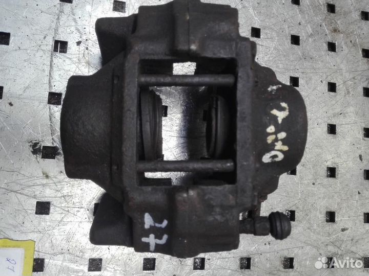 Суппорт задний правый Opel Omega