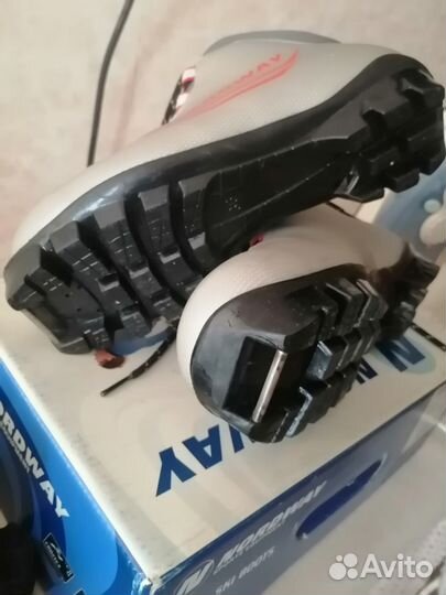 Лыжные ботинки