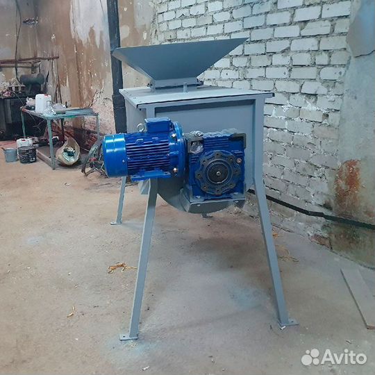 Лопастной смеситель для корма горизонтальный