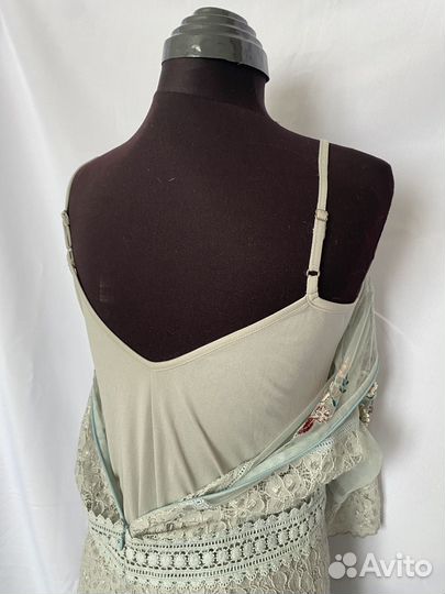 Платье с вышивкой и кружевом в винтажном стиле