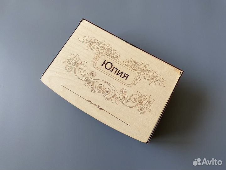 Деревянная шкатулка