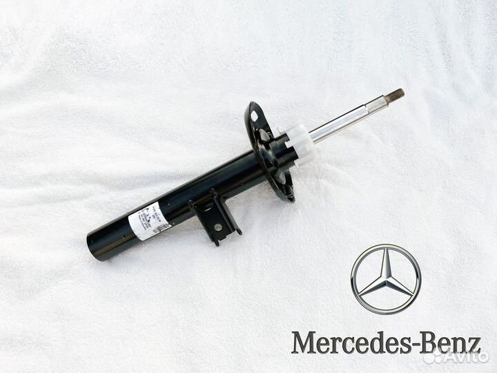Амортизатор передний Mercedes GLA 250 2019 правый