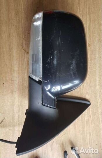 Правое зеркало на Volkswagen touareg 2005