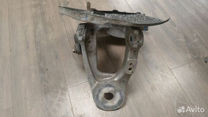 Кулак поворотный задний правый Bmw X5 E70 N62N