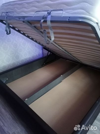 Кровать с подъёмным механизмом