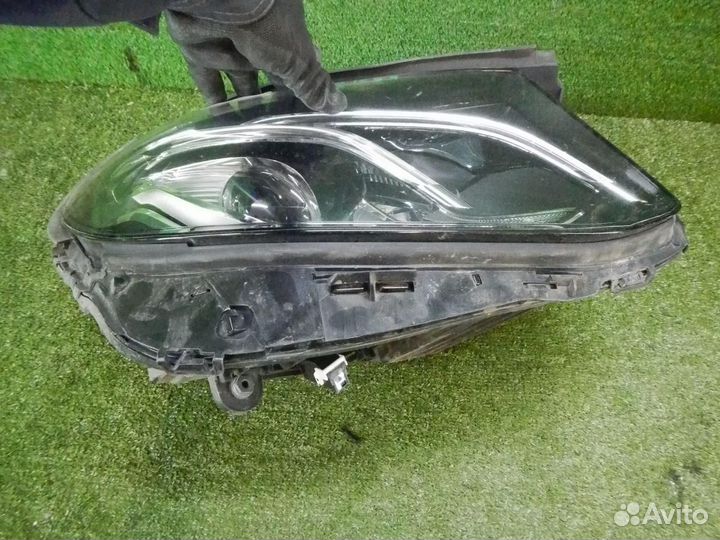 Фара правая Mercedes-Benz E-Class