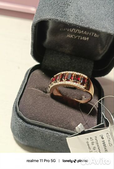 Золотое кольцо с бриллиантами и гранатами