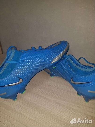 Футбольные бутсы Nike Phantom