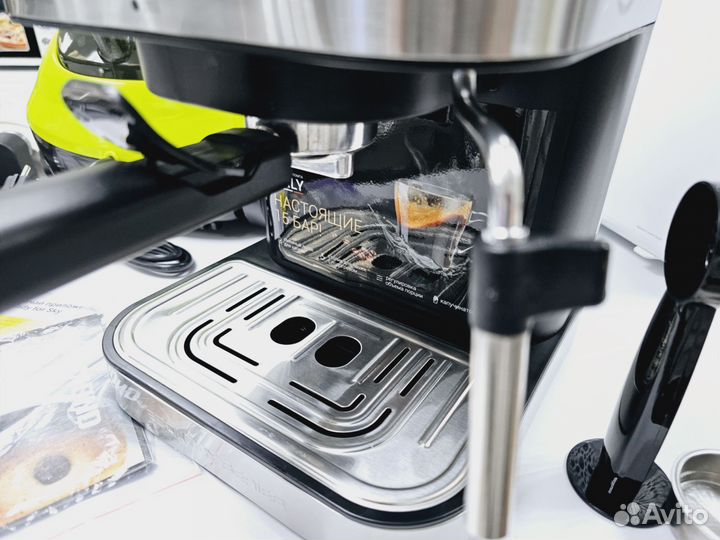 Кофеварка Redmond RMC-M1513 15бар (Окт139)