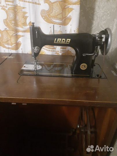 Швейная машинка ножная