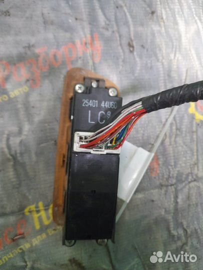 Блок управления стеклоподъемниками передний левый