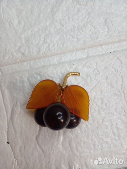 Янтарная брошь СССР