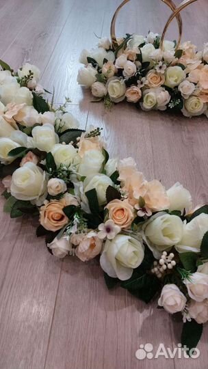 Свадебное украшение на машину цветы на капот