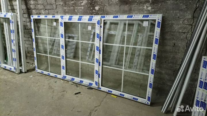 Окно пластиковое с раскладкой белой