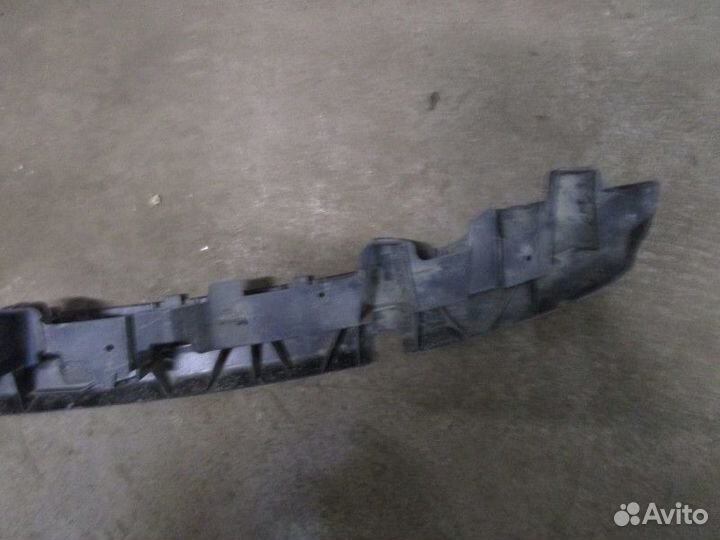 Направляющая заднего бампера Audi Q7 4M 2015 (цент