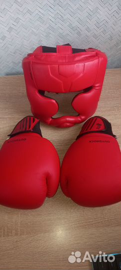 Боксёрские перчатки 8oz и шлем Decathlon