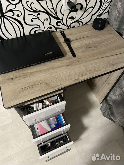 Письменный стол